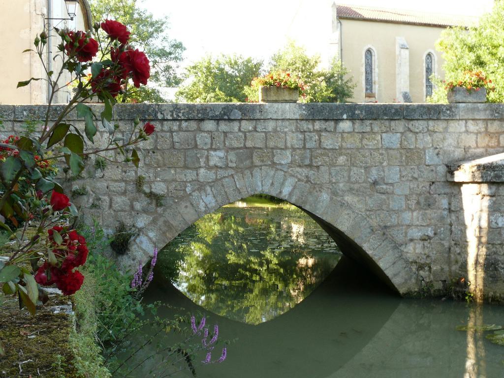 La Maison Des Cornieres Fourcès Dış mekan fotoğraf